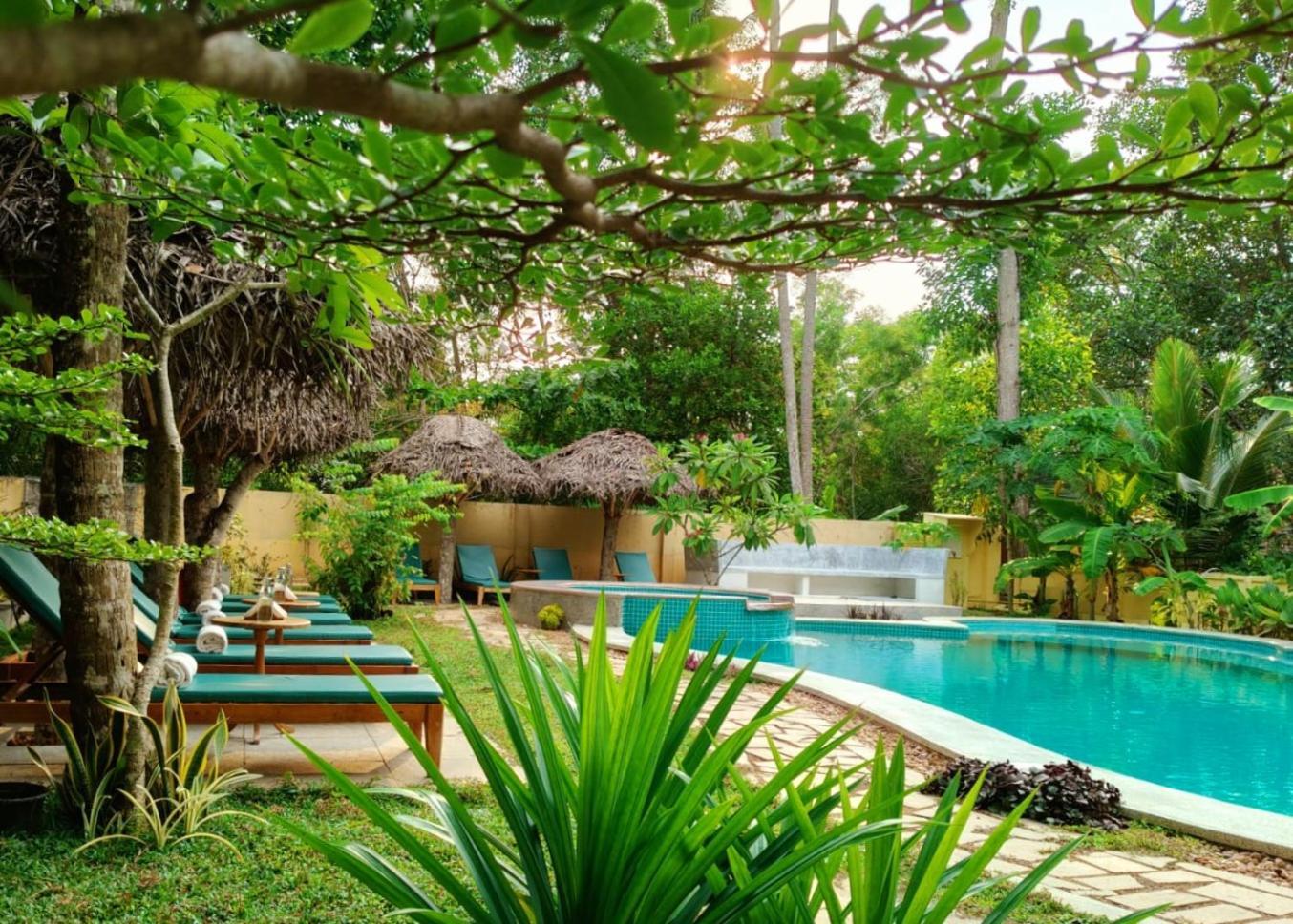 Marari Beach Bungalow Resort Alleppey Mararikulam Exterior photo